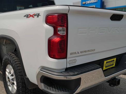 Used 2025 Chevrolet Silverado 2500 LT w/ Convenience Package AWD/4WD image 9