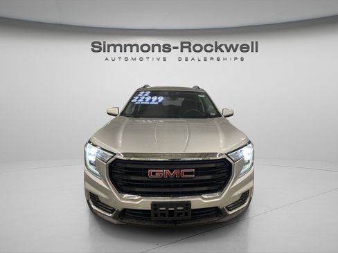 Used 2022 GMC Terrain SLE w/ Driver Convenience Package image 2