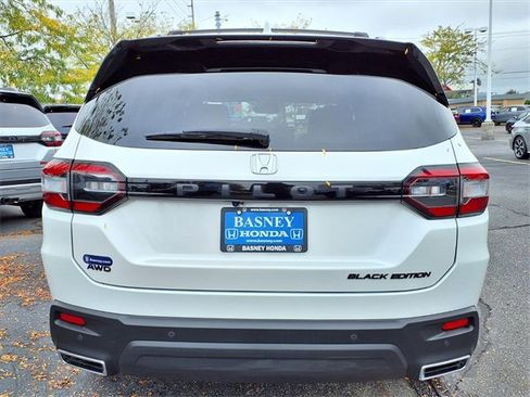 Certified 2025 Honda Pilot Black Edition image 10