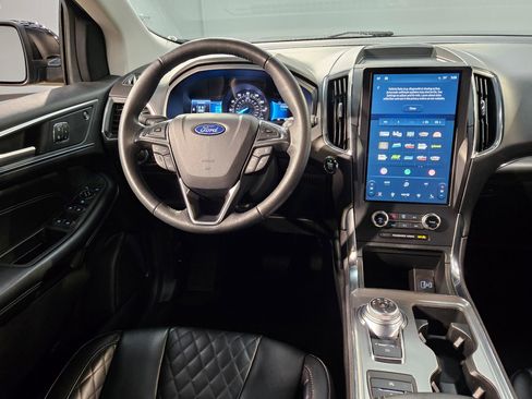 Used 2024 Ford Edge Titanium image 9
