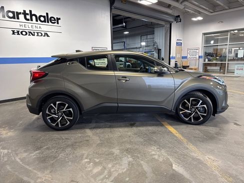 Used 2021 Toyota C-HR XLE image 4