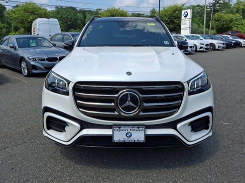 Used 2024 Mercedes-Benz GLS 450 4MATIC image 2