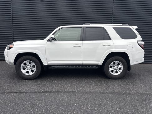 Used 2020 Toyota 4Runner SR5 Premium w/ Moonroof Package AWD/4WD image 20