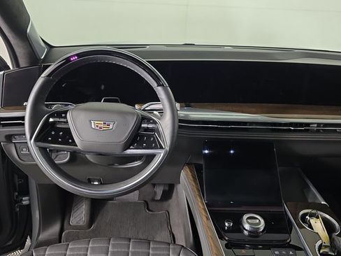 Certified 2025 Cadillac Escalade ESV Premium Luxury Platinum AWD/4WD image 10