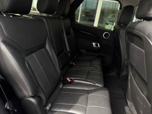 Used 2020 Land Rover Discovery SE AWD/4WD image 17