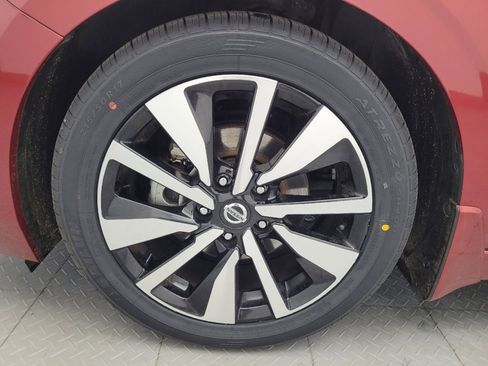 Used 2021 Nissan Sentra SV w/ SV Premium Package FWD image 31