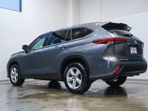 Used 2020 Toyota Highlander LE FWD image 7