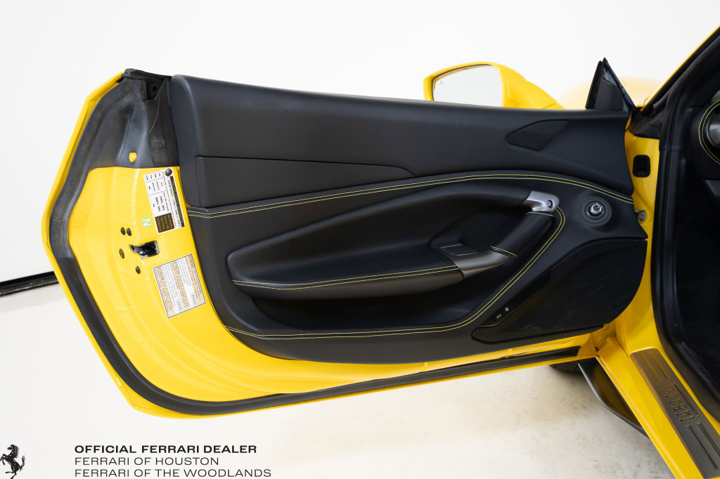Used 2021 Ferrari F8 Tributo RWD image 21