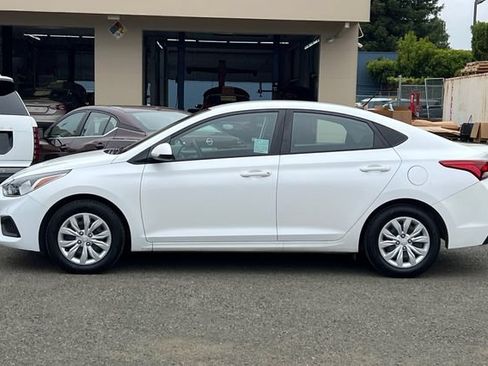 Used 2021 Hyundai Accent SE FWD image 9