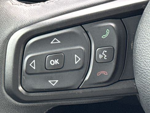 Used 2025 Jeep Gladiator Mojave w/ Convenience Group AWD/4WD image 18