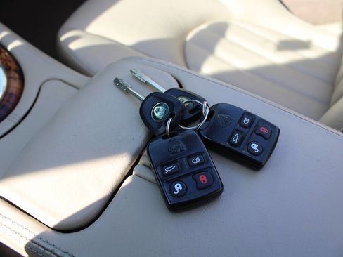 Used 2005 Jaguar XK8 XK8 2dr Convertible image 30