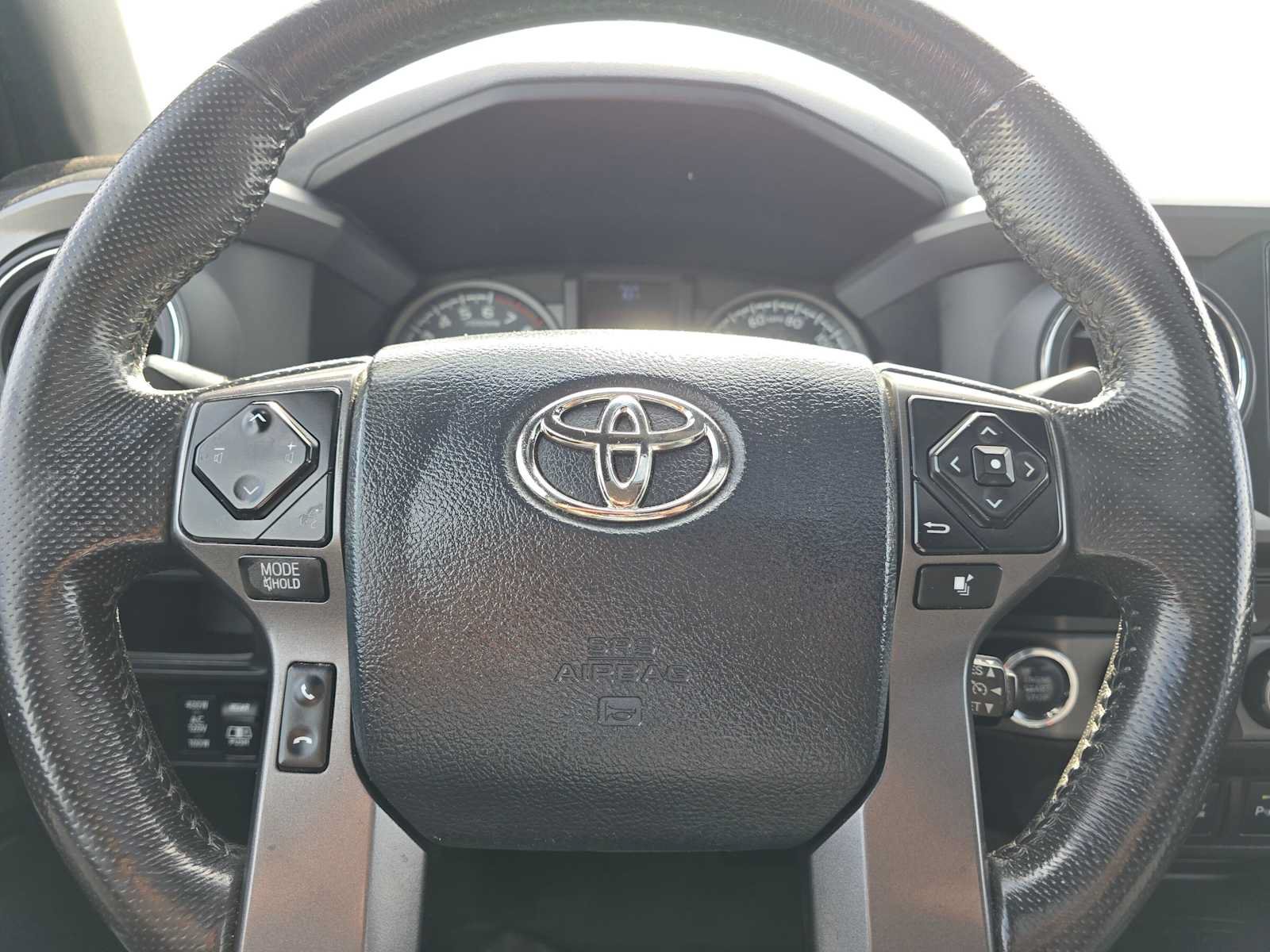 Used 2017 Toyota Tacoma TRD Sport w/ Premium & Technology Package AWD/4WD image 31