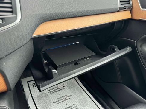 Used 2022 Volvo XC90 T6 Momentum w/ Climate Package image 30