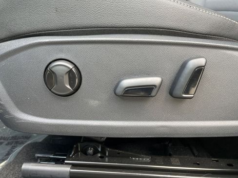 Used 2025 Volkswagen Jetta SE image 24