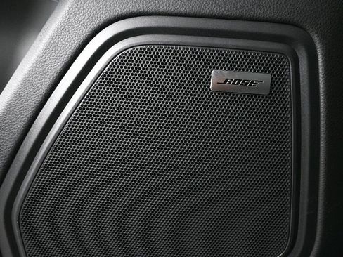 Certified 2025 Porsche Macan image 7