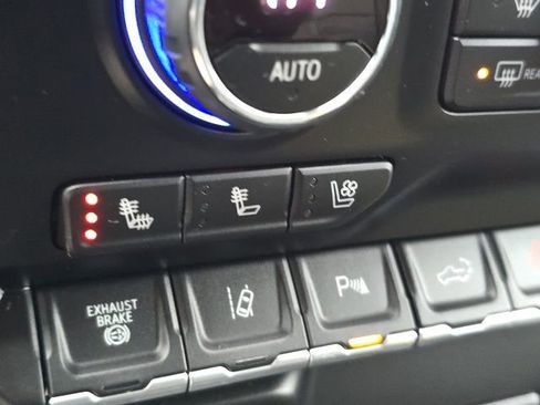 Used 2022 Chevrolet Silverado 2500 LTZ w/ LTZ Convenience Package image 21