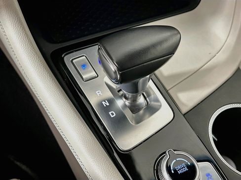 Used 2025 Genesis G70 2.5T RWD image 25