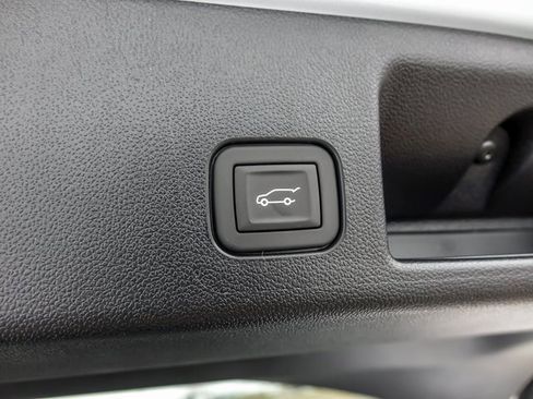 New 2026 Chevrolet Equinox EV LT image 9