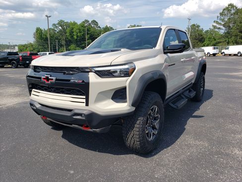 New 2026 Chevrolet Colorado ZR2 w/ Technology Package AWD/4WD image 2