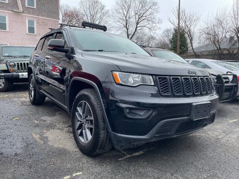 Used 2017 Jeep Grand Cherokee Limited image 2