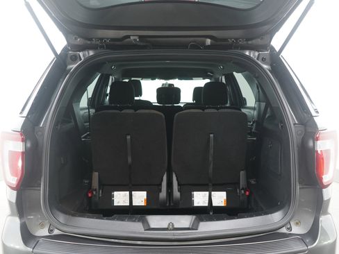 Used 2019 Ford Explorer XLT image 18