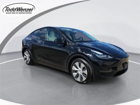 Used 2021 Tesla Model Y Long Range AWD/4WD image 1