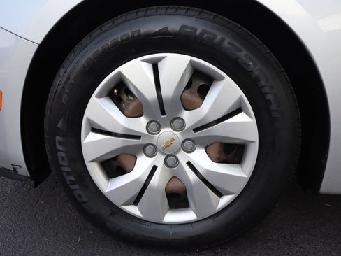 Used 2016 Chevrolet Cruze LS FWD image 39