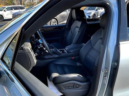 Used 2022 Porsche Cayenne image 21