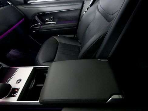 Used 2025 Land Rover Range Rover SE image 37