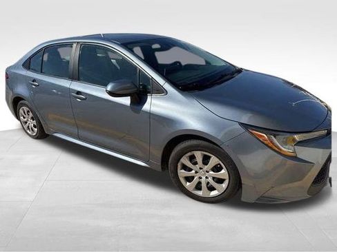Used 2021 Toyota Corolla LE image 3