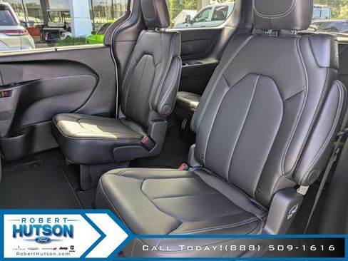 New 2026 Chrysler Pacifica Select image 12