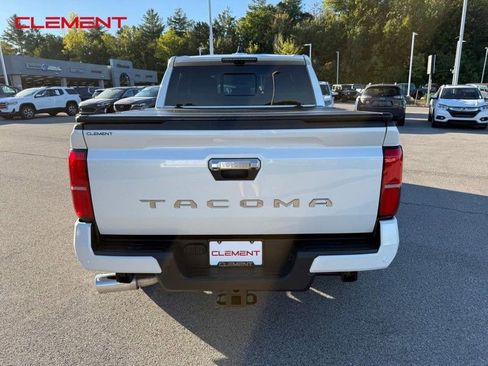 Used 2025 Toyota Tacoma Limited image 5