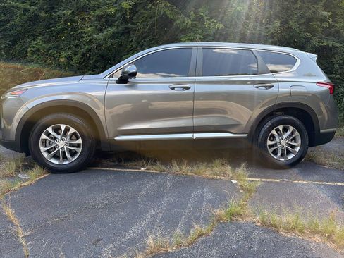 Used 2019 Hyundai Santa Fe SE FWD image 3