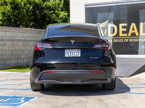 Used 2022 Tesla Model Y Long Range AWD/4WD image 10