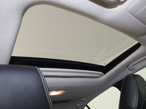 Used 2022 Toyota Corolla XLE image 9