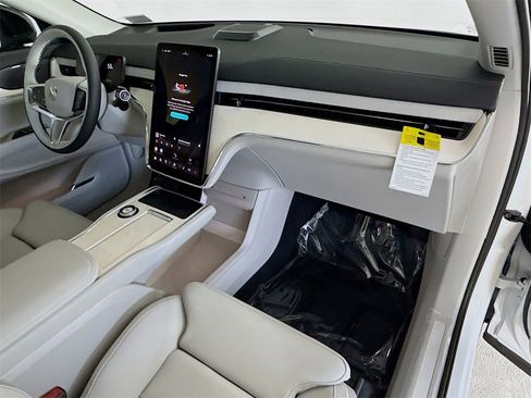 New 2025 Volvo EX90 Plus image 29