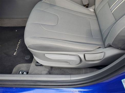 Used 2025 Hyundai Elantra SEL image 19