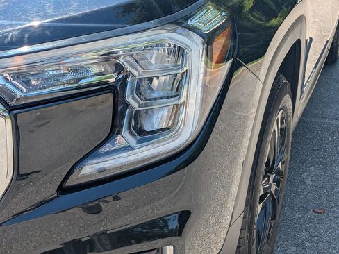 Used 2024 GMC Terrain SLE FWD image 9