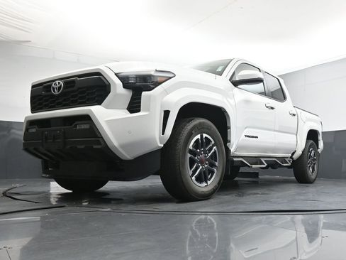 Used 2024 Toyota Tacoma TRD Sport w/ TRD Sport Upgrade Package AWD/4WD image 35