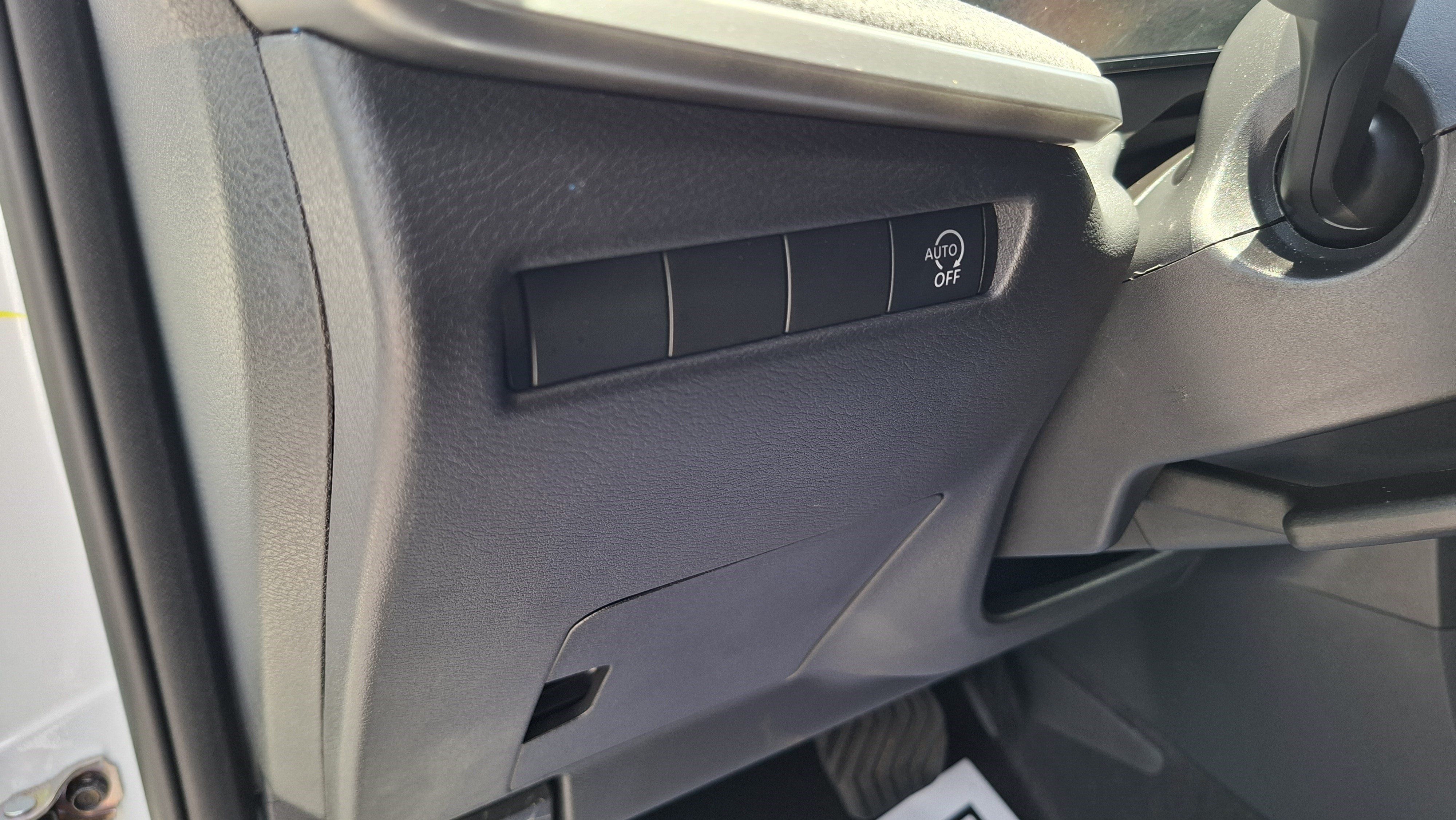 Certified 2025 Nissan Kicks SV FWD image 10