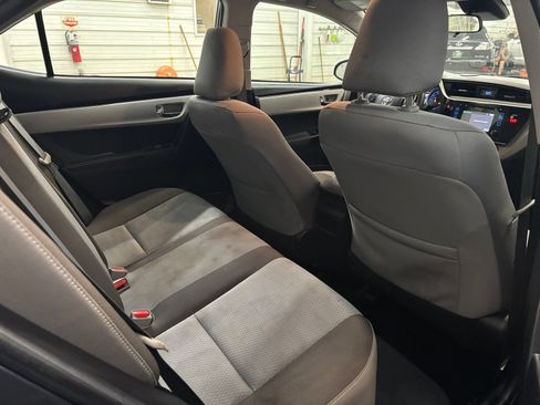 Used 2018 Toyota Corolla LE FWD image 29