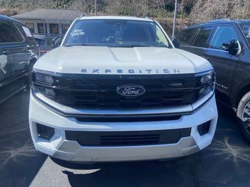 Used 2025 Ford Expedition Max Platinum image 12