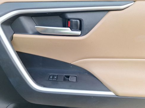 Used 2022 Toyota RAV4 XLE Premium image 35