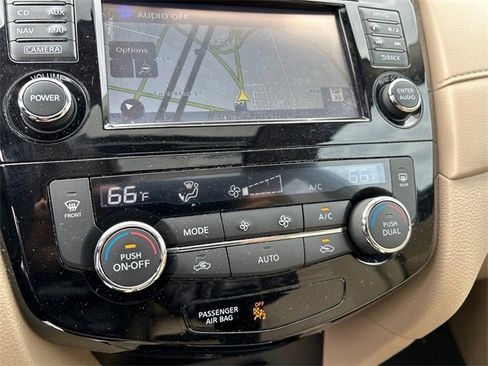 Used 2017 Nissan Rogue SV image 17