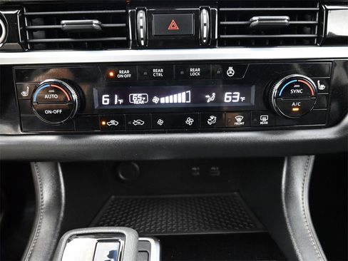 Used 2022 Nissan Pathfinder SL w/ SL Black Package image 15