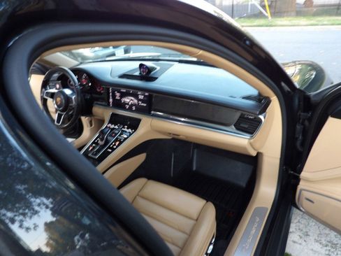 Used 2018 Porsche Panamera 4 image 44