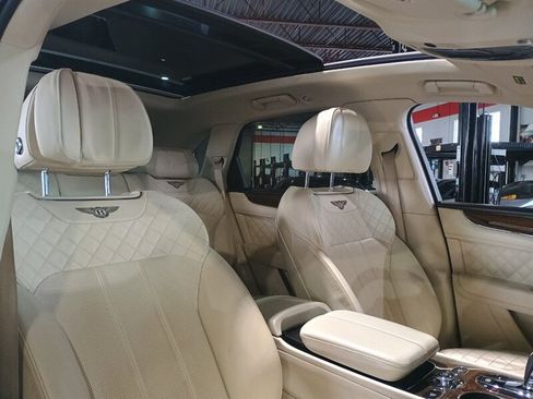 Used 2020 Bentley Bentayga AWD/4WD image 39