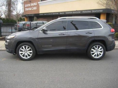 Used 2017 Jeep Cherokee Limited AWD/4WD image 4