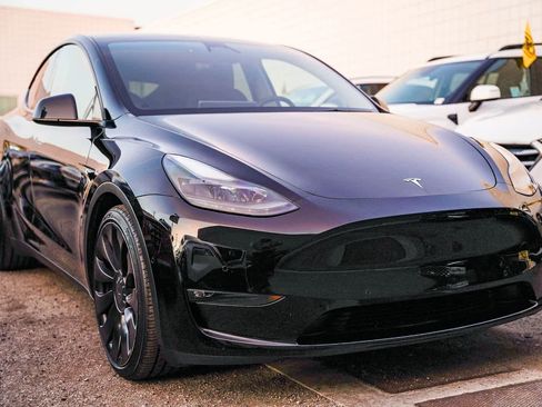 Used 2022 Tesla Model Y Performance image 3