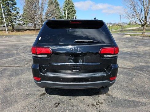 Used 2019 Jeep Grand Cherokee Laredo image 5